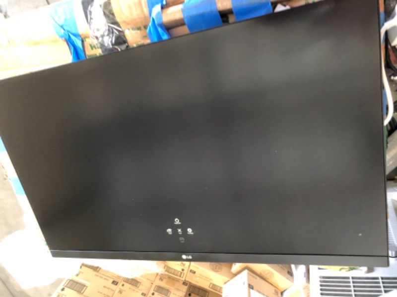 Photo 2 of LG 27UK850-W 27" 4K UHD IPS Monitor with HDR10 with USB Type-C Connectivity and FreeSync