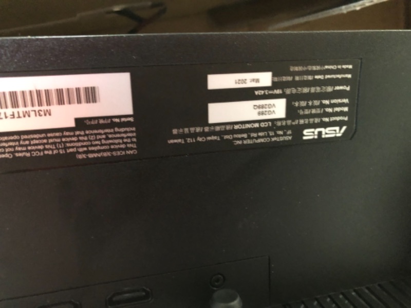 Photo 1 of  ***2 INCH DISCOLLORED LINE THROUGH CENTER*** 28" IPS WLED 4k Gaming Monitor (DisplayPort, HDMI)
