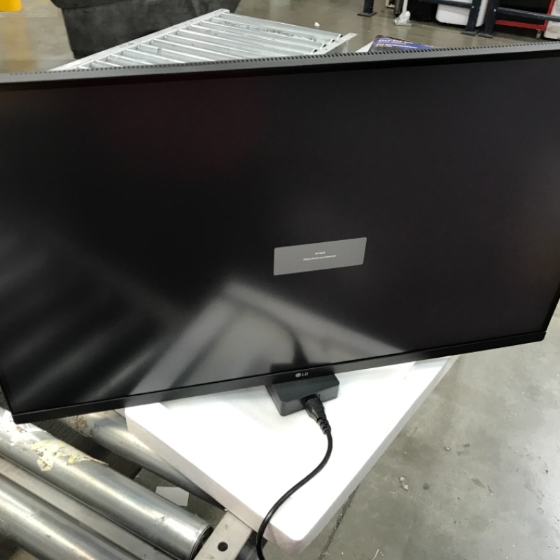 Photo 2 of LG 32UN880-B 32" UltraFine Display Ergo UHD 4K IPS Display with HDR 10 Compatibility and USB Type-C Connectivity, Black
