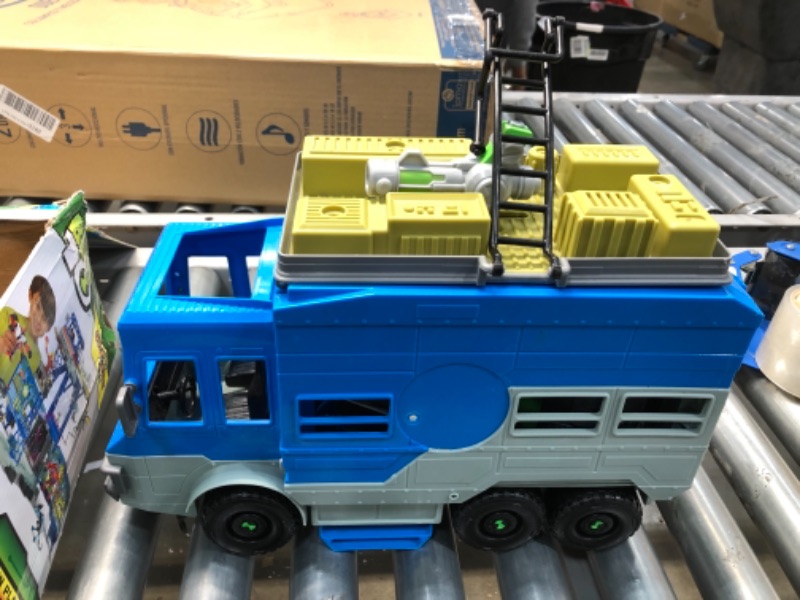 Photo 4 of Ben 10 Rustbucket Deluxe Transforming Vehicle to Playset
