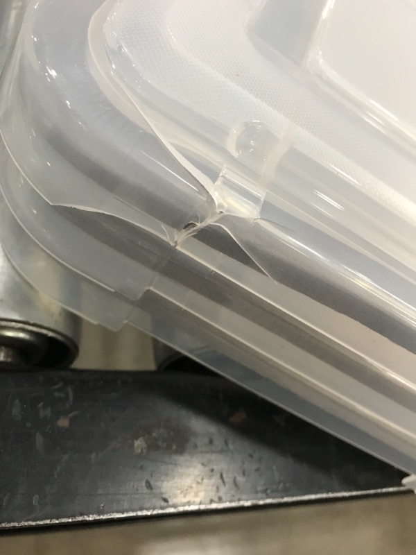 Photo 1 of (cracked lids) 
IRIS USA 74 Quart WEATHERTIGHT® Storage Box, Clear (pack of 4) 