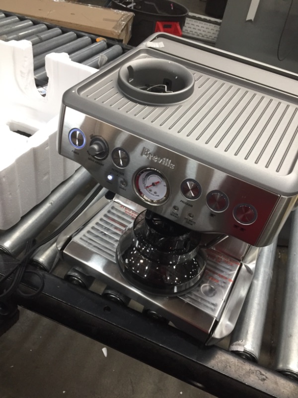 Photo 11 of Breville BES870XL Barista Expr
**DAMAGED DENTS, TURNS ON FUNCTIONS**
