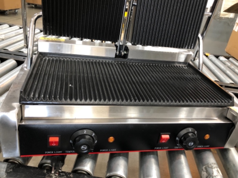 Photo 3 of ***DOESNT STAY ON*** Happybuy 110V Commercial Sandwich Panini Press Grill 3600W Electric Panini Maker Non-Stick Panini Press Griddle Machine Double Flat Plates for Paninis Hamburgers Steaks Bacons
