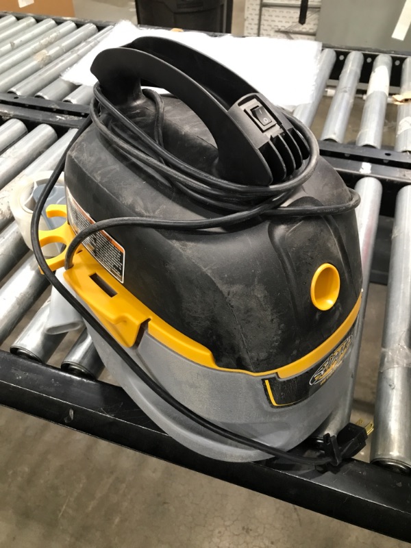 Photo 2 of Stinger 2.5 Gal. 1.75-Peak HP Compact Wet/Dry Shop Vacuum with Filter Bag, Hose and Accessories, Grays

//TESTED AND WORKING, MINOR COSMETIC DAMAGE 
