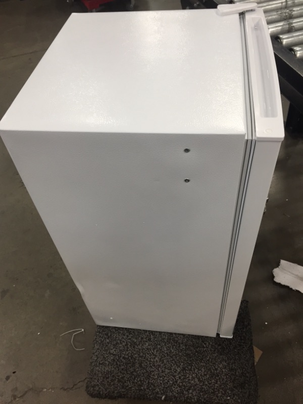 Photo 4 of Frigidaire EFR376-MOONBM Retro Bar Fridge Refrigerator with Side Bottle Opener, 3.2 cu. Ft, Moonbeam

//MINOR DAMAGE WITH SMALL DENTS 
