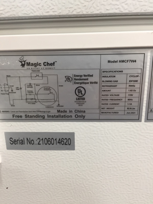 Photo 3 of MAGIC CHEF 7.0 cu. ft. Chest Freezer in White

//MINOR COSMETIC DAMAGE 
