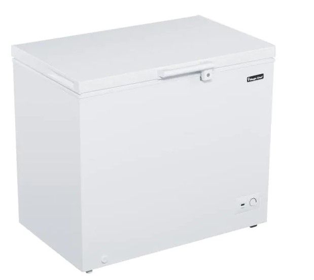 Photo 1 of MAGIC CHEF 8.7 cu. ft. Manual Defrost Chest Freezer in White

//TESTED AND FUNCTIONAL 
