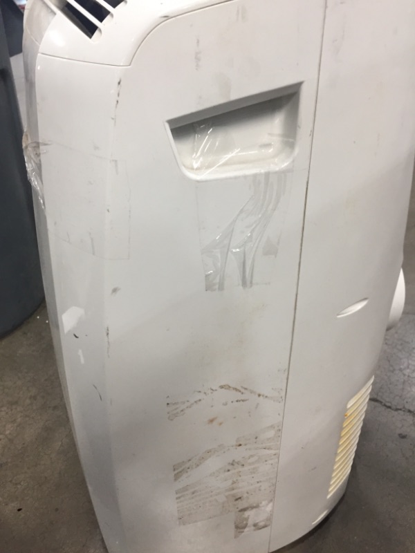 Photo 4 of De'Longhi Pinguino 6,700 BTU (11,500 BTU ASHRAE) 115-Volt Portable Air Conditioner with Remote, White, Factory Reconditioned

//TESTED AND FUNCTIONAL, MAJOR COSMETIC DAMAGE 
