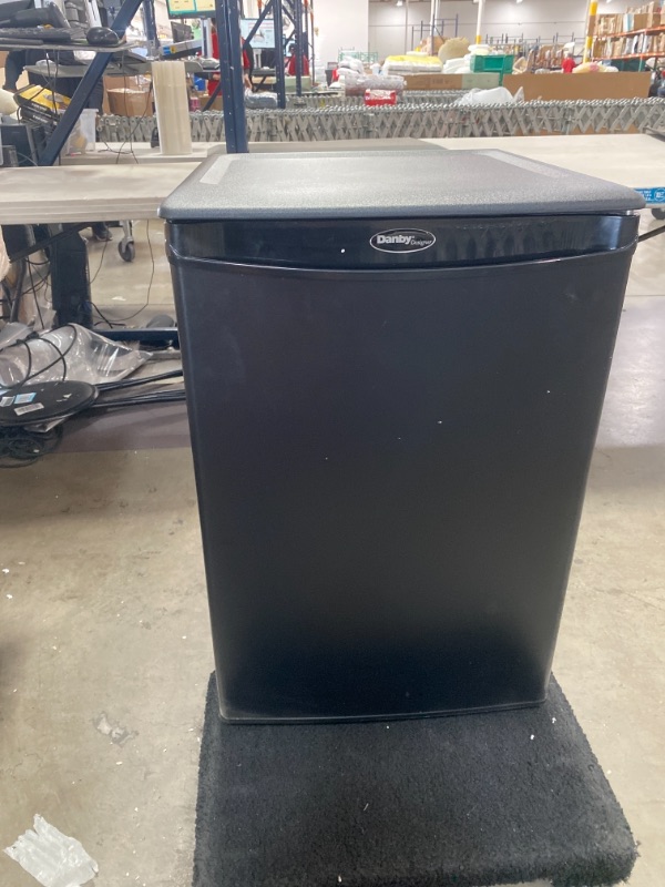 Photo 8 of **PARTS ONLY ** Danby DAR026A1BDD-6 2.6 Cu.Ft. Mini Fridge, Compact Refrigerator for Bedroom, Office, bar, countertop, E-Star Rated in Black
SMALL DENT FROM SHIPPING PLEASE SEE PHOTOS 