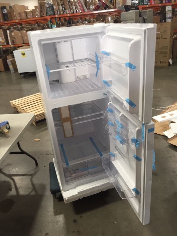 Photo 3 of Magic Chef
10.1 cu. ft. Top Freezer Refrigerator in White