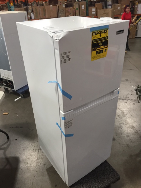 Photo 2 of Magic Chef
10.1 cu. ft. Top Freezer Refrigerator in White