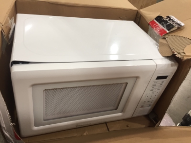 Photo 2 of Magic Chef
0.7 cu. ft. Countertop Microwave in White