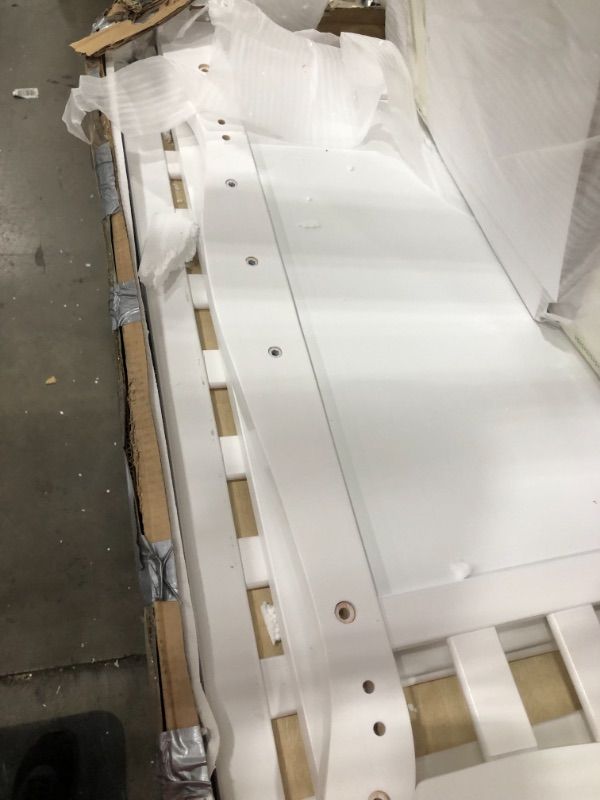 Photo 3 of Dream On Me Synergy 5-in-1 Convertible Crib in White, Greenguard Gold Certified
**LOOSE MISSING HARDWARE**