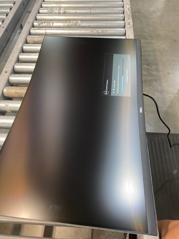 Photo 1 of Dell S3221QS 32 Inch Curved 4K UHD, VA Ultra-Thin Bezel Monitor, AMD FreeSync, HDMI, DisplayPort, Built in Speakers, VESA Certified, Silver
