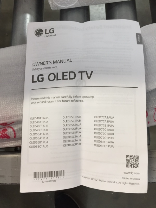 Photo 12 of NOT FUNCTIONAL DOES NOT STAY POWERED ON FLASHES ON ONLY (PARTS ONLY)
LG - 77" Class CX Series OLED 4K UHD Smart webOS TV
