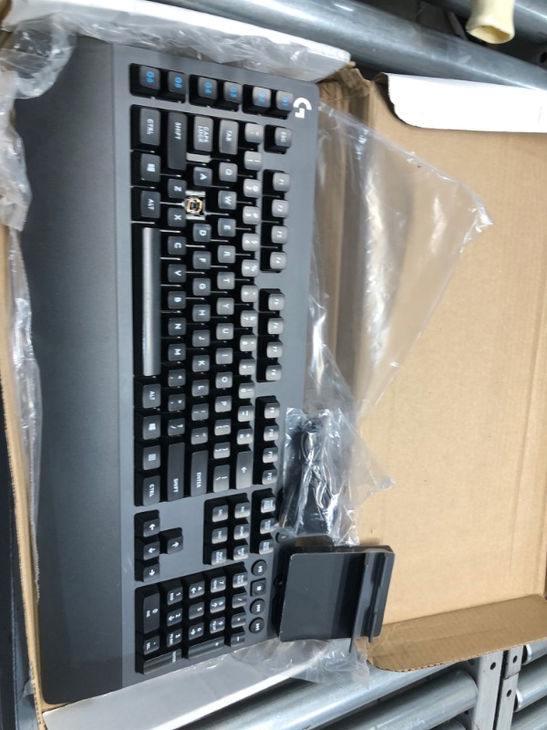 Photo 1 of Logitech G613 LIGHTSPEED Wireless Mechanical Gaming Keyboard, Multihost 2.4 GHz + Blutooth Connectivity - Black
