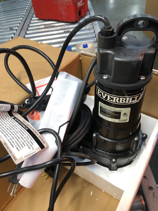 Photo 3 of parts only !! Everbilt
1/2 HP Submersible Sewage Ejector Pump