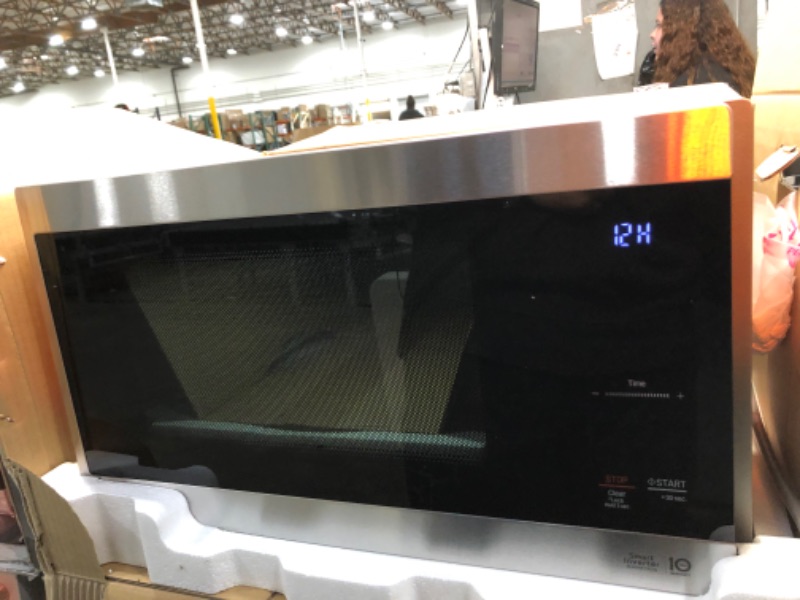 Photo 8 of LG Electronics NeoChef 1.5 cu. ft. Countertop Microwave in Stainless Steel with Smart Inverter