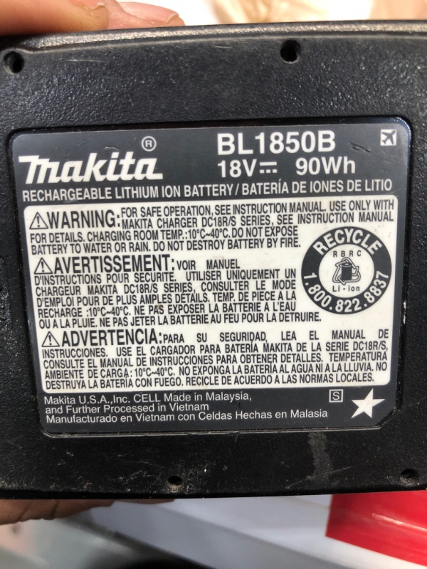 Photo 3 of Makita 18-Volt LXT Lithium-Ion High Capacity Battery Pack 5.0Ah with Fuel Gauge