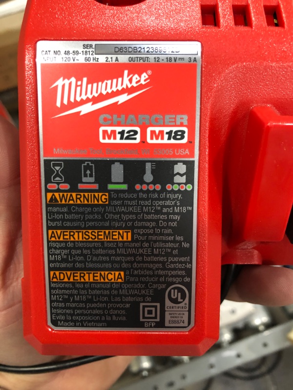 Photo 3 of "Milwaukee 2626-21CP M18 Cordless Oscillating Multi Tool Kit W/ 1.5 Ah Battery"
