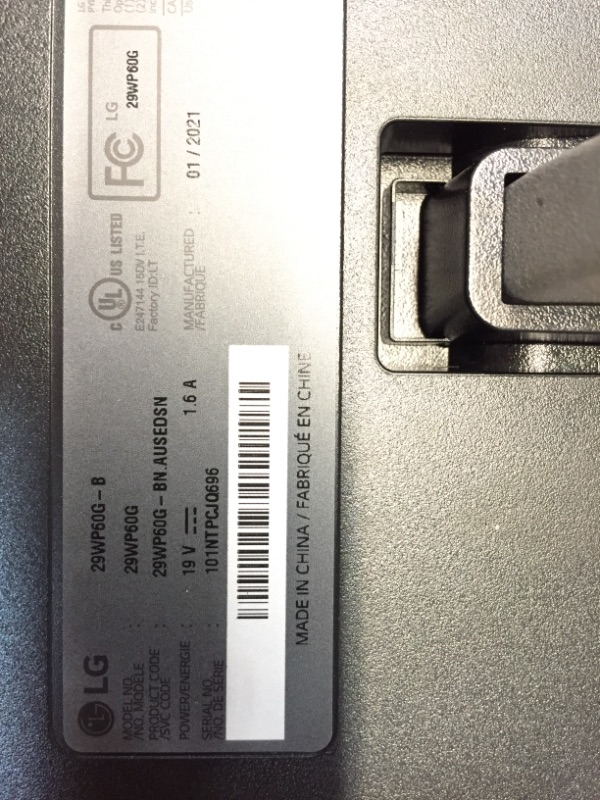 Photo 4 of LG 29WP60G-B 29 Inch 21:9 UltraWide Full HD (2560 x 1080) IPS Monitor with sRGB 99% Color Gamut and HDR 10, USB Type-C Connectivity and 3-Side Virtually Borderless Display, Black
//broken parts //monitor doesn't turn on  