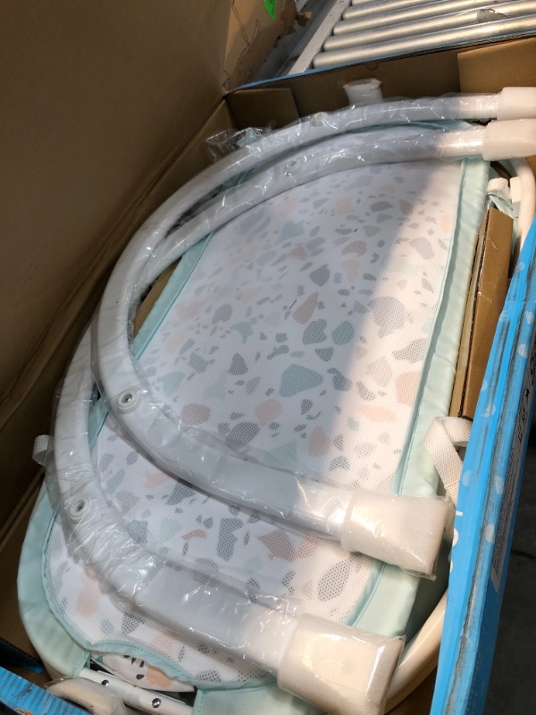 Photo 2 of Fisher-Price Soothing Motions Bassinet