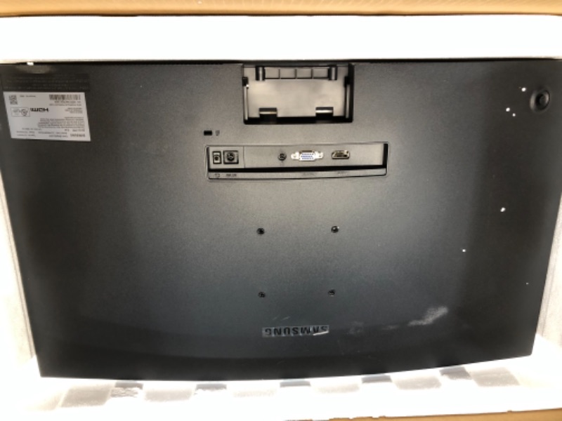 Photo 1 of Samsung 27" CR500 Curved Monitor (1920 x 1080) Monitor - LC27R500FHNXZA
**screen tear**