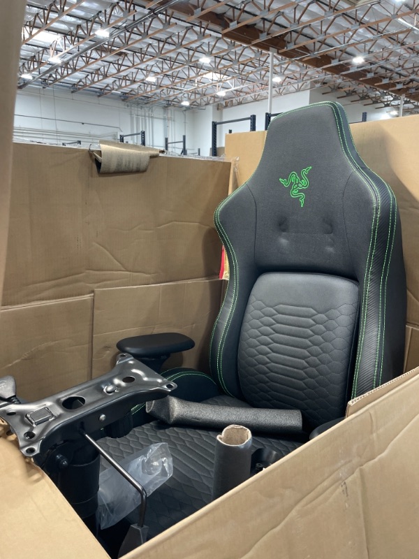 Photo 2 of Razer Iskur Gaming-Chair: Ergonomic Lumbar Support System - Multi-Layered Synthetic Leather Foam Cushions - Engineered to Carry - Memory Foam Head Cushion ?26.2 x 29.35 x 53.98 inches

