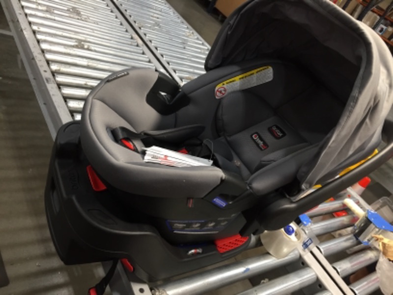 Photo 2 of Britax B-Safe Ultra Infant Car Seat 