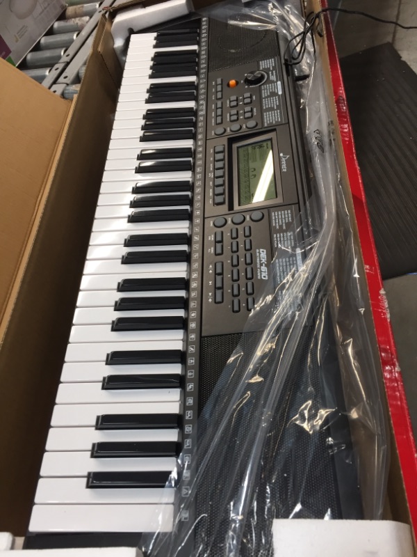 Photo 2 of YAMAHA YPT260 61-Key Portable Keyboard with Power Adapter (Amazon-Exclusive) right side of keyboard does not work.
