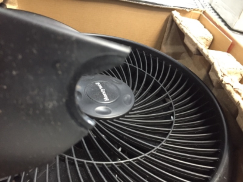 Photo 4 of Honeywell HT-908 Turbo Force Air Circulator Fan, 10 inch, Black
BROKEN OFF BASE.