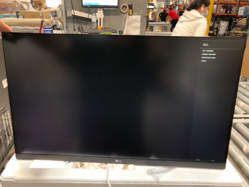 Photo 2 of LG 27UK850-W 27" 4K UHD IPS Monitor with HDR10 with USB Type-C Connectivity and FreeSync, White
