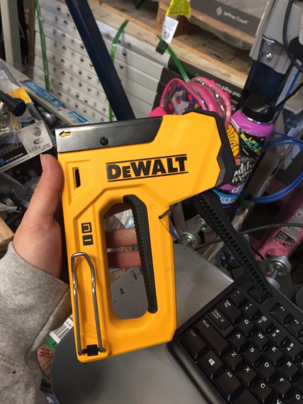 Photo 3 of 18-Gauge Heavy-Duty Staple/Nail Gun
AS IS USED