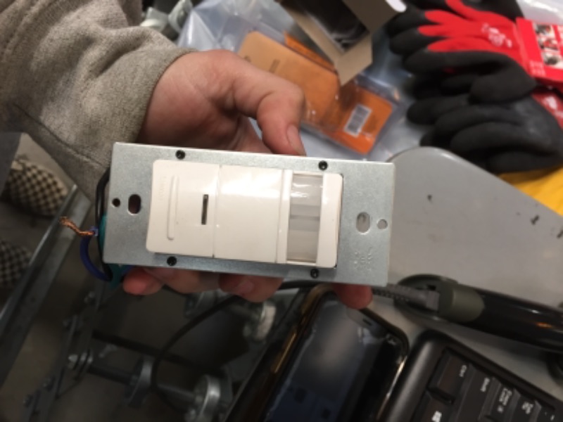 Photo 1 of Decora 120/277-Volt AC White Occupancy PIR Sensor
AS IS USED