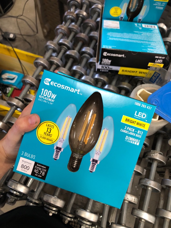 Photo 2 of 100-Watt Equivalent B13 Dimmable Blunt Tip Candle Clear Glass Filament LED Vintage Edison Light Bulb BRIGHT WHITE (3-Pack)
(2 BOXES, 6 LIGHT BULBS) 