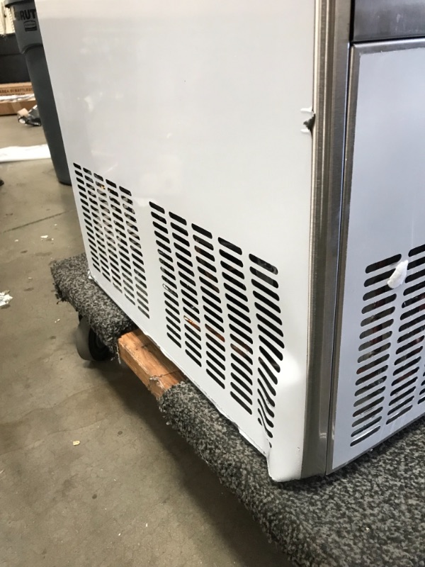 Photo 15 of VEVOR 110V Commercial Ice Maker 125LBS/24H with 50LBS Bin, ETL Approved, Heavy Duty Stainless Steel Construction, Auto Clean, Clear Cube, Air-Cooled, Include Water Filter and Drain Pump
DAMAGED FROM SHIPPING, MISSING ONE LEG, PLEASE SEE PHOTOS 