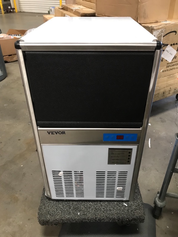 Photo 12 of VEVOR 110V Commercial Ice Maker 125LBS/24H with 50LBS Bin, ETL Approved, Heavy Duty Stainless Steel Construction, Auto Clean, Clear Cube, Air-Cooled, Include Water Filter and Drain Pump
DAMAGED FROM SHIPPING, MISSING ONE LEG, PLEASE SEE PHOTOS 