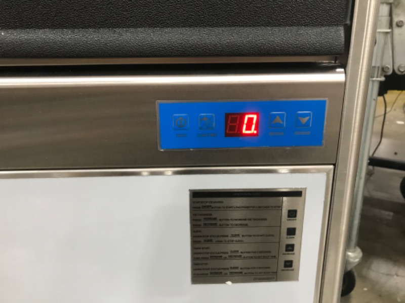 Photo 6 of VEVOR 110V Commercial Ice Maker 125LBS/24H with 50LBS Bin, ETL Approved, Heavy Duty Stainless Steel Construction, Auto Clean, Clear Cube, Air-Cooled, Include Water Filter and Drain Pump
DAMAGED FROM SHIPPING, MISSING ONE LEG, PLEASE SEE PHOTOS 