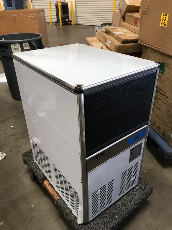 Photo 16 of VEVOR 110V Commercial Ice Maker 125LBS/24H with 50LBS Bin, ETL Approved, Heavy Duty Stainless Steel Construction, Auto Clean, Clear Cube, Air-Cooled, Include Water Filter and Drain Pump
DAMAGED FROM SHIPPING, MISSING ONE LEG, PLEASE SEE PHOTOS 