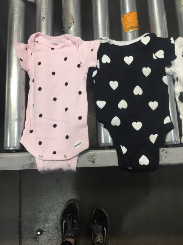 Photo 1 of gerber onesies 0-3 months 7 PACK