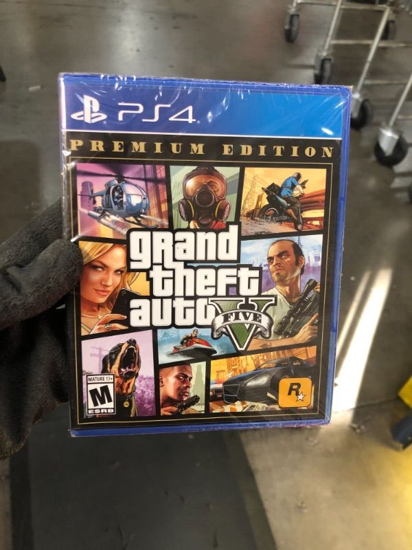 Photo 2 of Grand Theft Auto V - Premium Online Edition (PS4)
