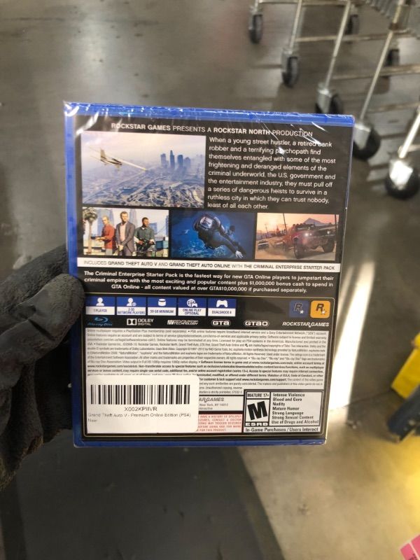 Photo 3 of Grand Theft Auto V - Premium Online Edition (PS4)
