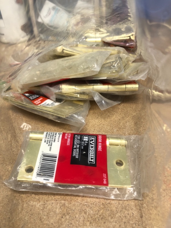 Photo 1 of 16 PACK: Everbilt
4 in. Satin Brass Square Corner Door Hinge