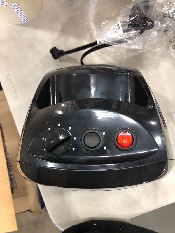 Photo 1 of Vornado 1,500 Watt Portable Electric Fan Compact Heater with Adjustable Thermostat
DAMAGED, TURNS ON BUT FAN DOESNT BLOW
