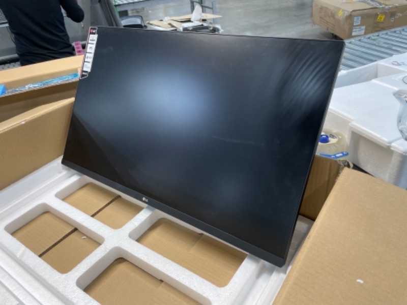 Photo 4 of LG 32QN600-B 32-Inch QHD (2560 x 1440) IPS Monitor with HDR 10, AMD FreeSync with Dual HDMI Inputs, Black
Missing power cord! Could not be tested!