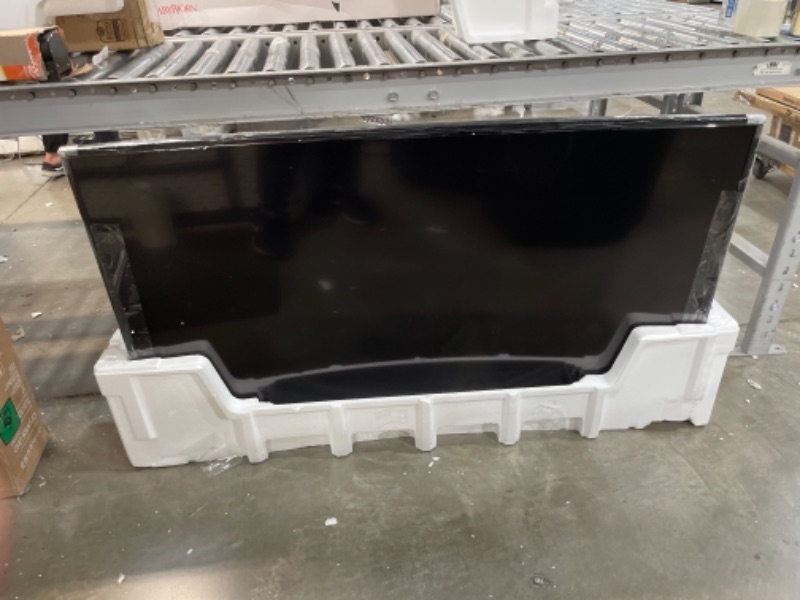 Photo 2 of PARTS ONLY//NON-FUNCTIONAL: 55" Class TU8300 4K Crystal UHD HDR Smart TV (2020)
