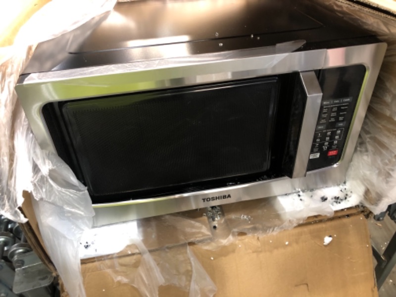 Photo 2 of Toshiba EC042A5C-SS Countertop Microwave Oven with Convection, Smart Sensor, Sound On/Off Function and LCD Display, 1.5 Cu.ft, Stainless Steel
DAMAGED. FOR PARTS