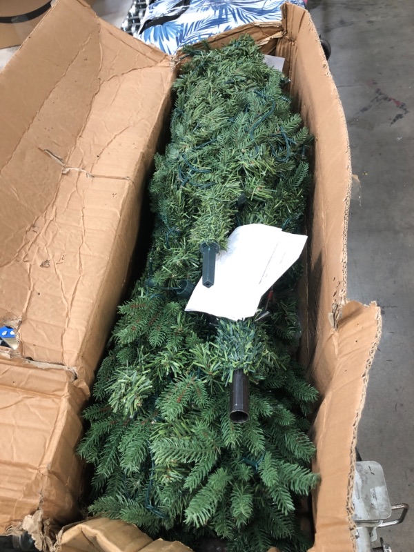 Photo 2 of 6' Vermont Fir Artificial Christmas Tree With 250 Clear Led Lights (T1789)
