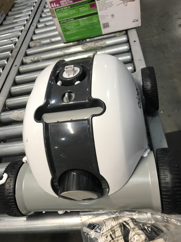 Photo 2 of AIPER SMART Cordless Automatic Pool Cleaner, Rechargeable Robotic Pool Cleaner with Up to 90 Mins Run Time, IPX8 Waterproof, Ideal for In-ground/Above Ground Swimming Pools Up to 861 Sq Ft
MISSING TOP CAP.