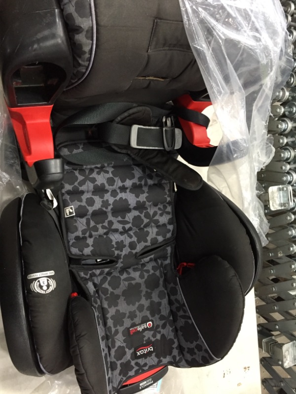 Photo 3 of Britax Emblem 3 Stage Convertible Car Seat, Fusion
SIMILAR TO PHOTO: PINNACLE
NOT BOXED!